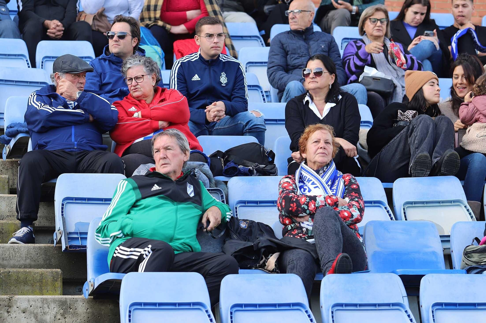 Imágenes del ambiente en las gradas del Nuevo Colombino durante el Recre-Vélez