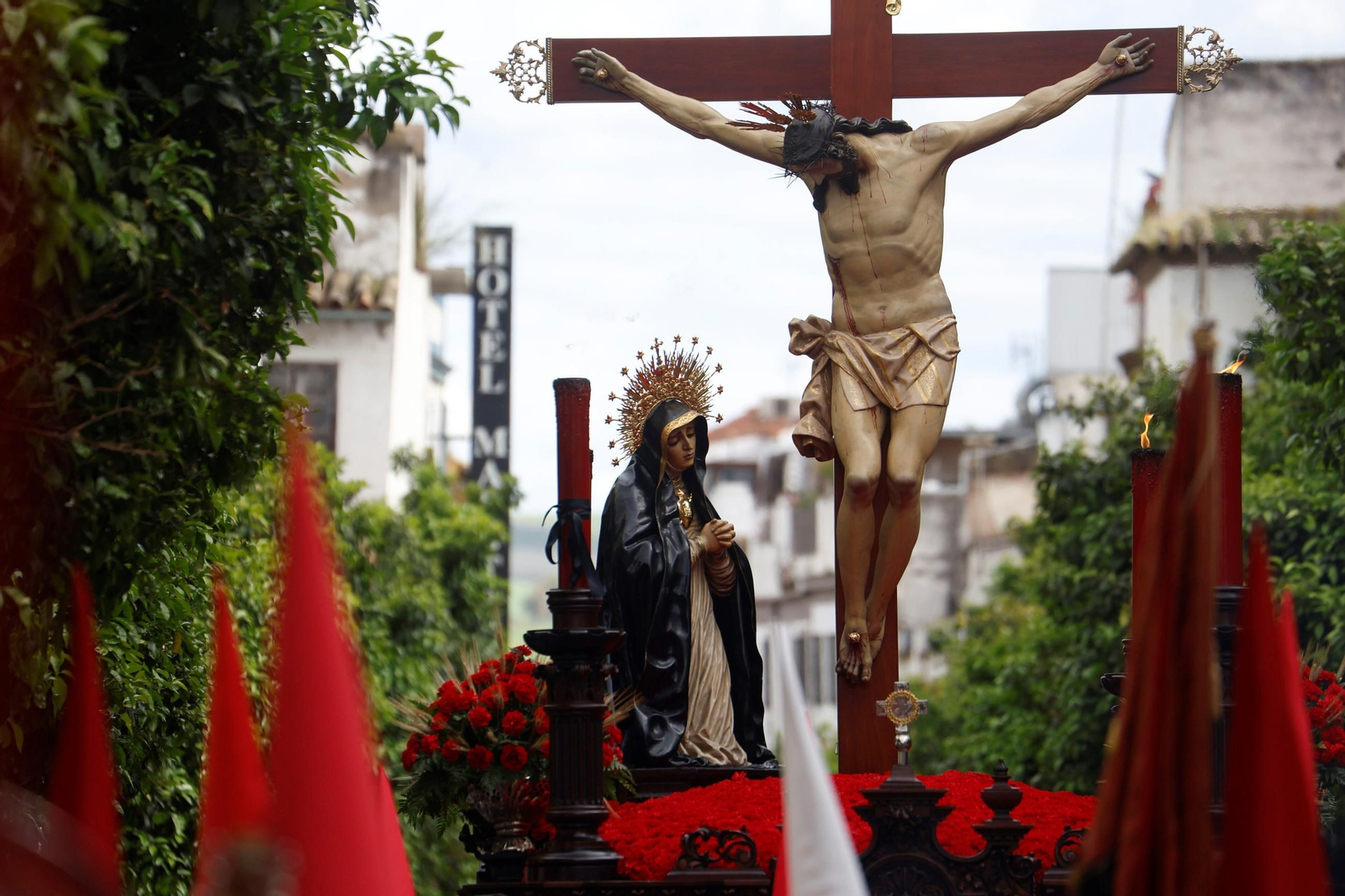 La procesión de la Caridad en este Jueves Santo de Córdoba, en imágenes