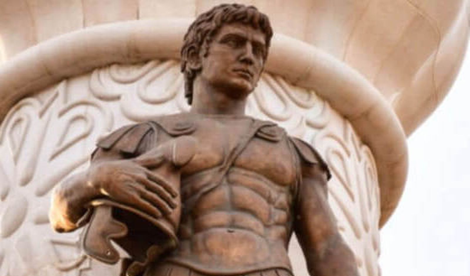 ¿Dónde se encuentra la tumba de Alejandro Magno en Huelva?