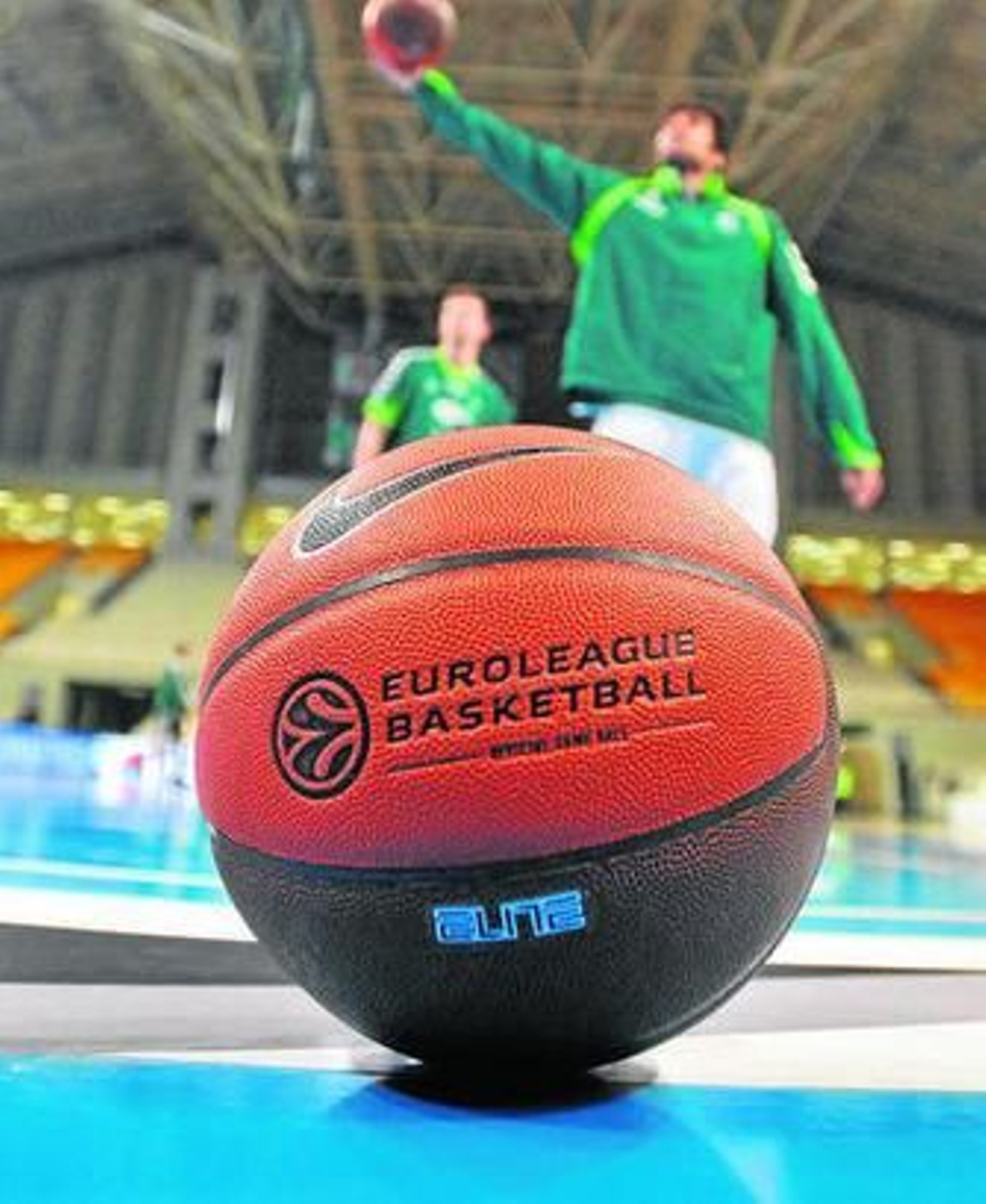 Una imagen de un calentamiento del Unicaja en el OAKA.