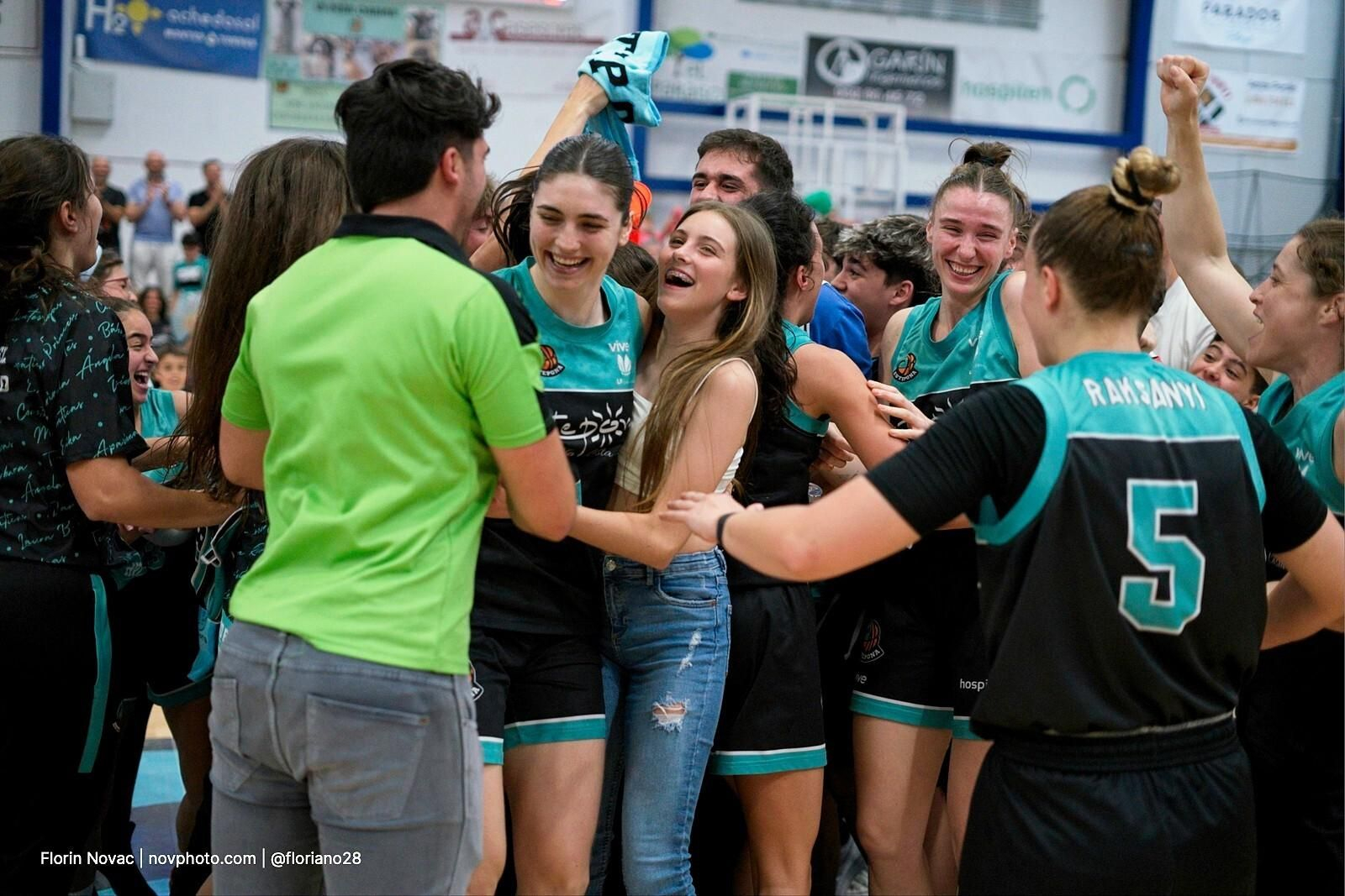 La fiesta en Estepona tras eliminar al Leganés