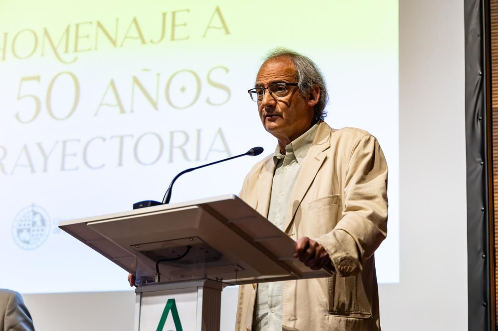 Asi ha sido el homenaje a Arturo Ruiz.