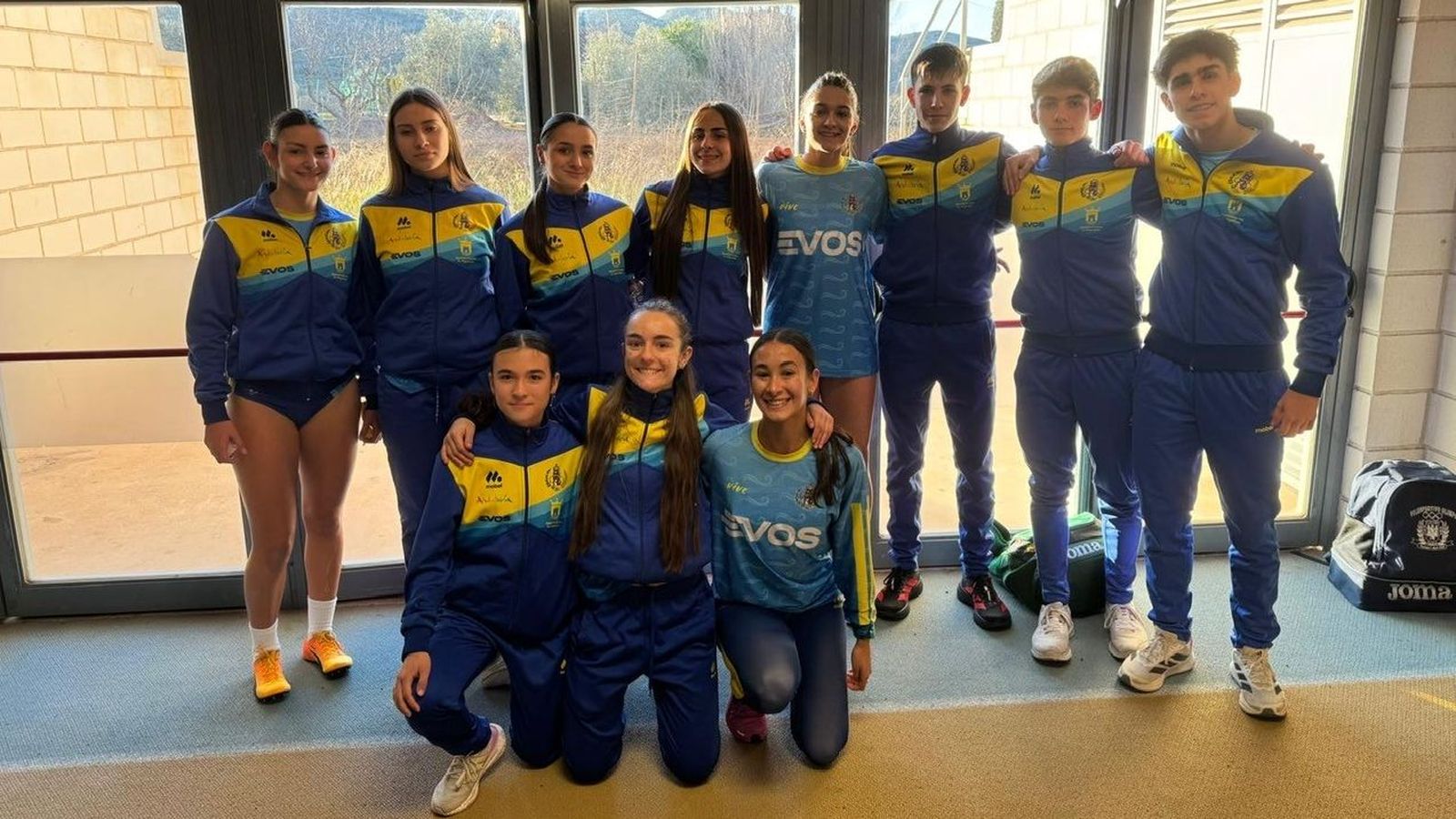 Atletas del Bahía de Algeciras en el Andaluz sub-18.