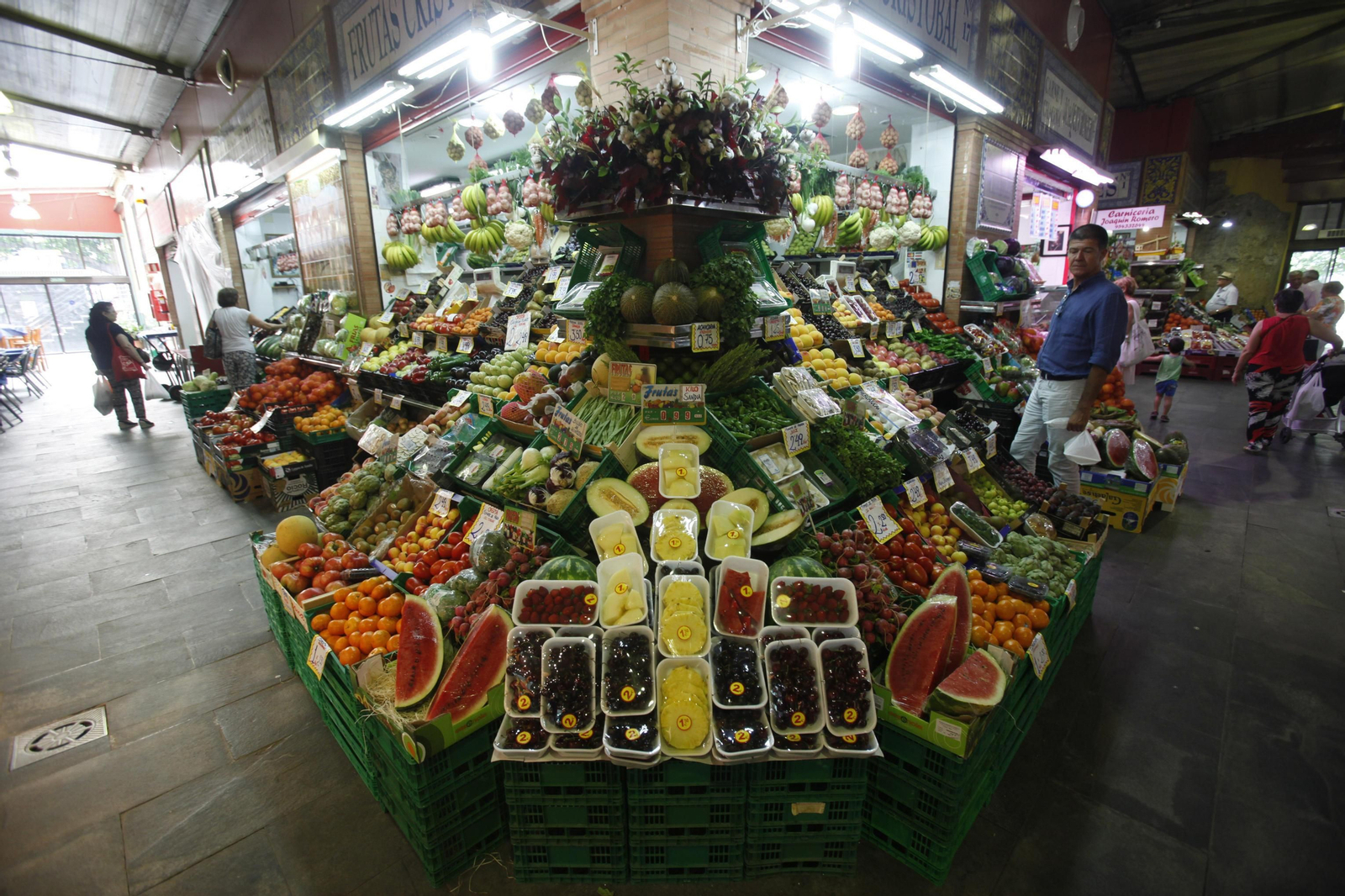 El Mercado de Triana es uno de los principales referentes de las plazas de abastos de Sevilla.