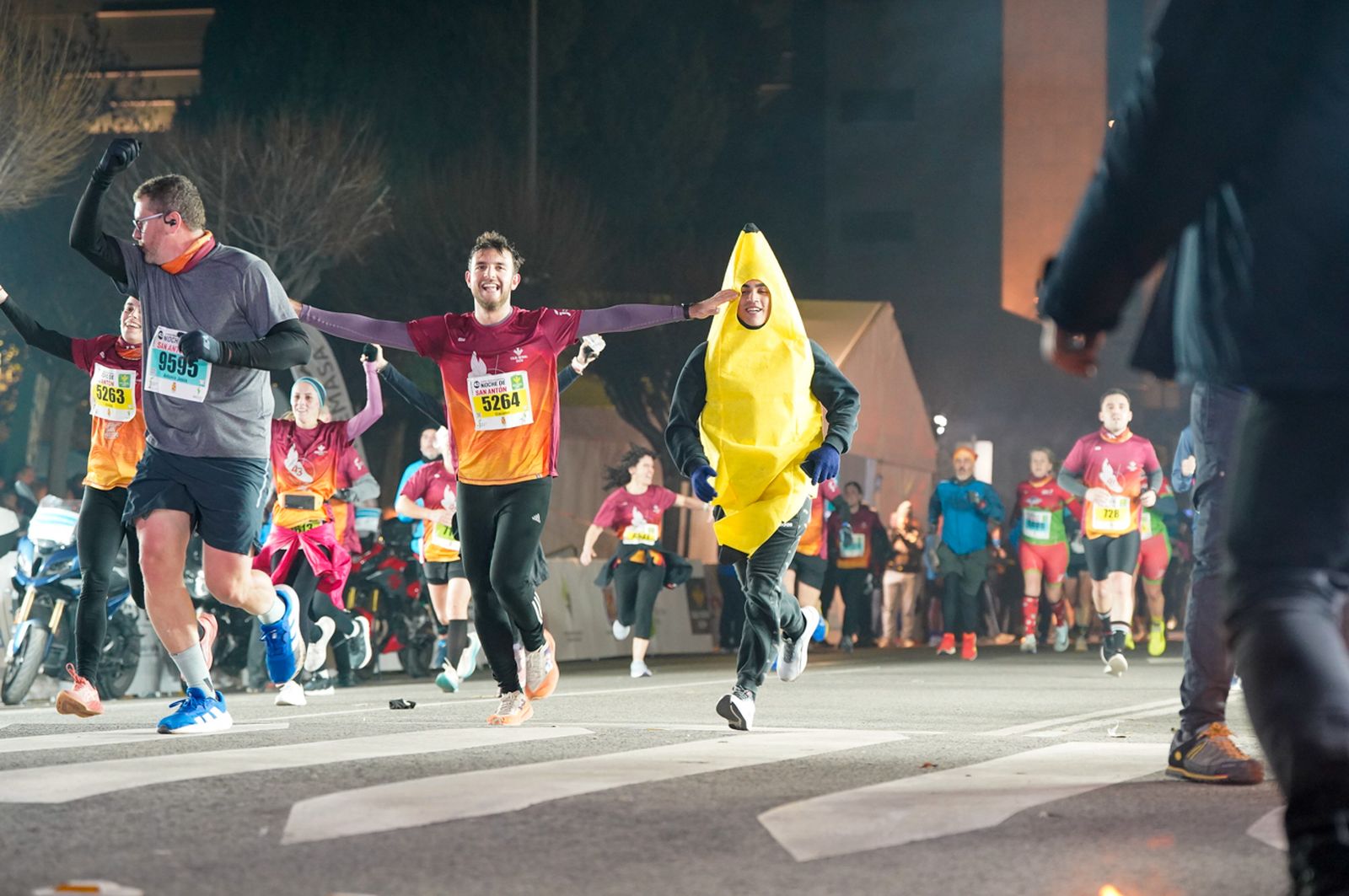 En imágenes: búscate en tu llegada a meta de la Carrera de San Antón 2026 (12)