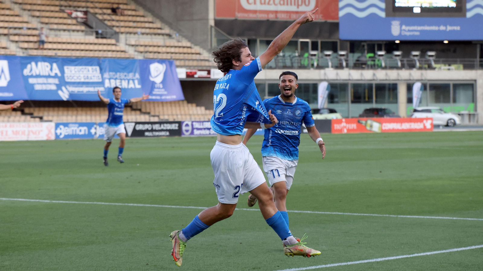 Imágenes de la victoria del Xerez DFC contra el Ceuta B en la fase de ascenso