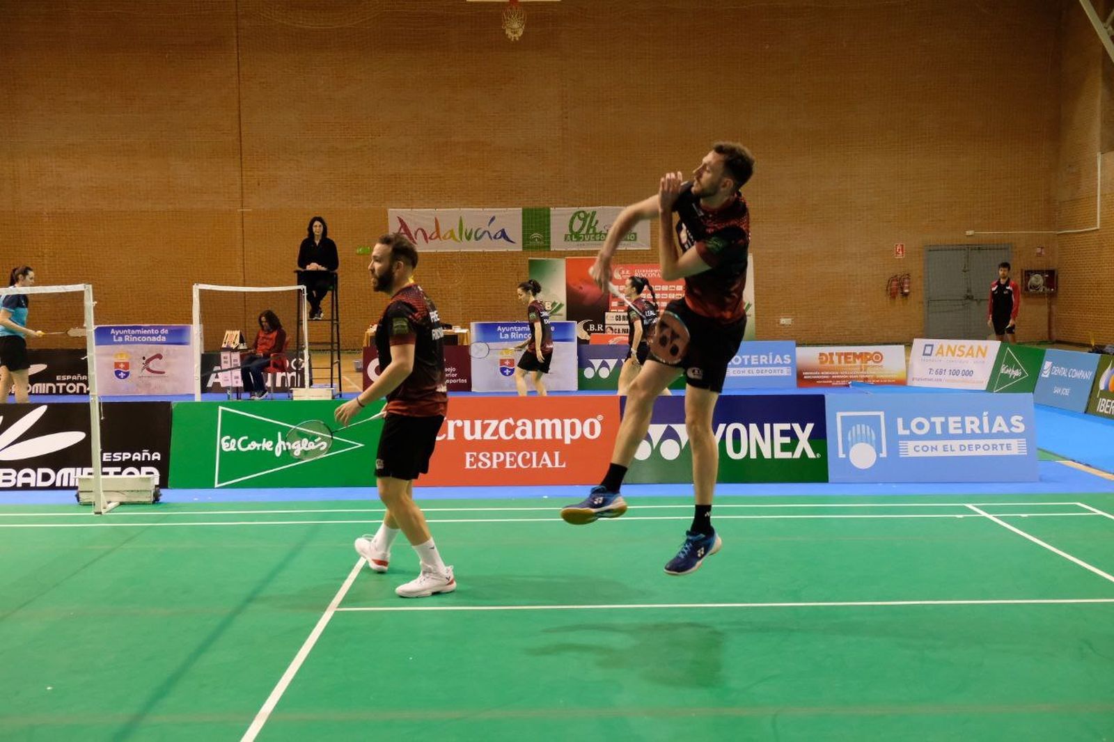 Tom Wolfenden y Jaume Pérez, durante el encuentro pasado ante Paracuellos.