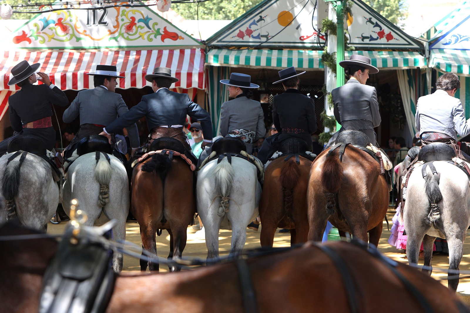 Un amplio grupo de caballistas en real de la Feria.