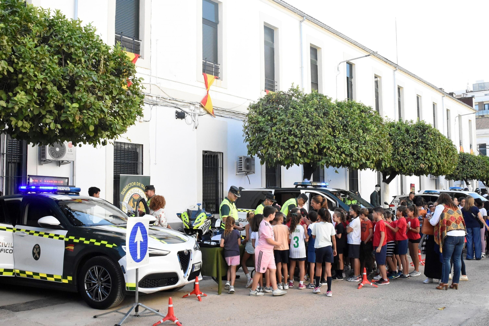 En imágenes, el día de puertas abiertas en la Comandancia de la Guardia Civil en Córdoba