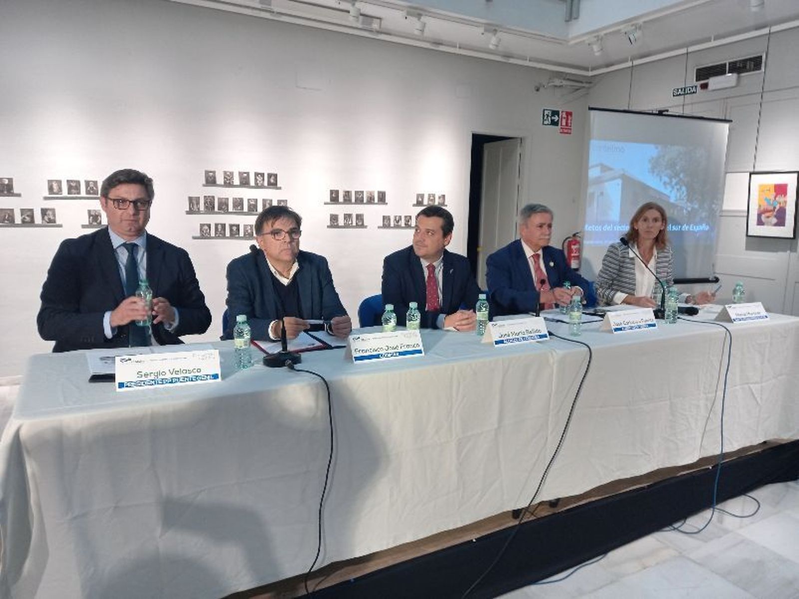 Participantes en el foro celebrado en Puente Genil.