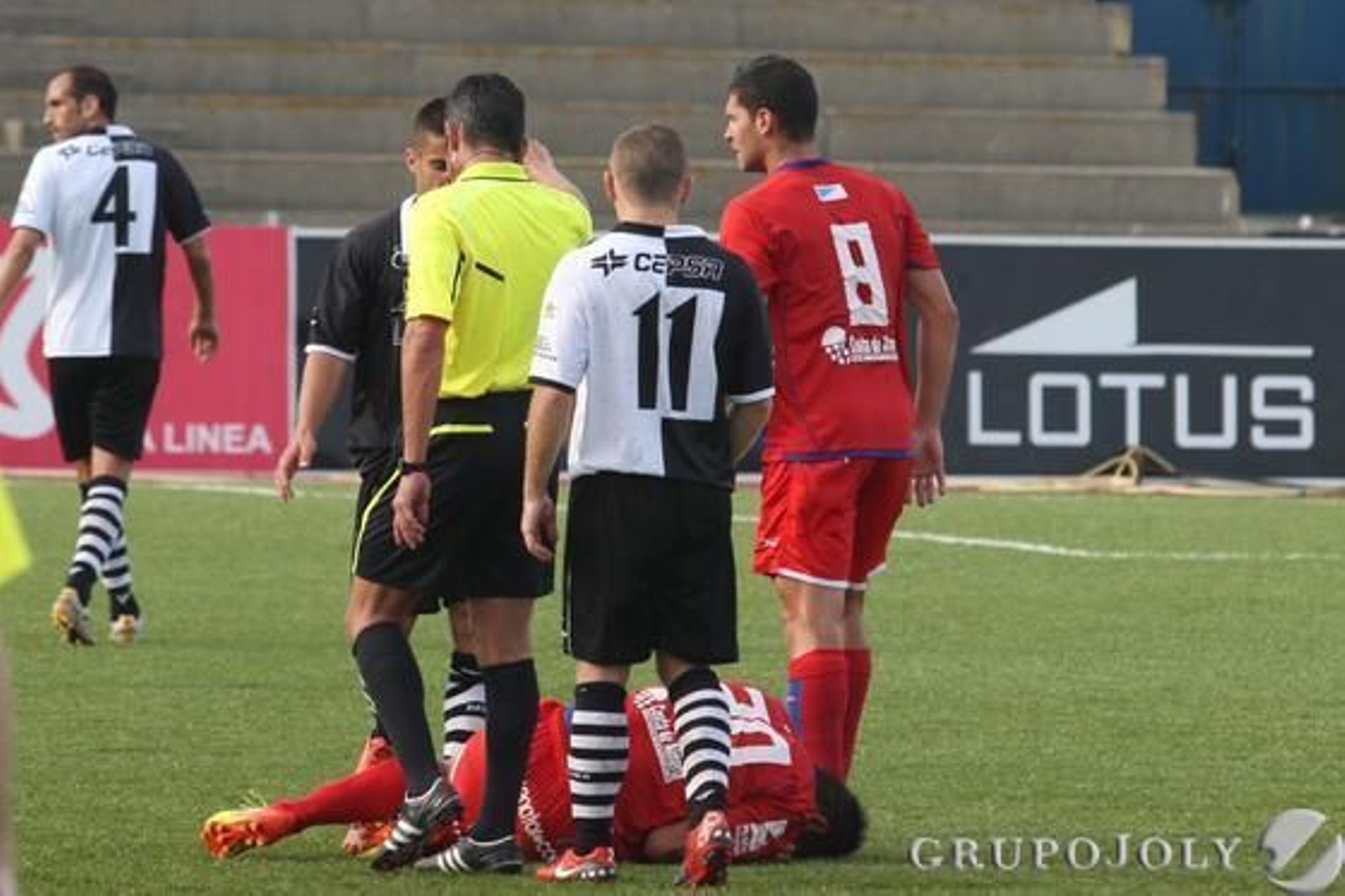 La Balona certifica su segunda posición tras el 2-0 para los blanquinegros.

Foto: Paco Guerrero