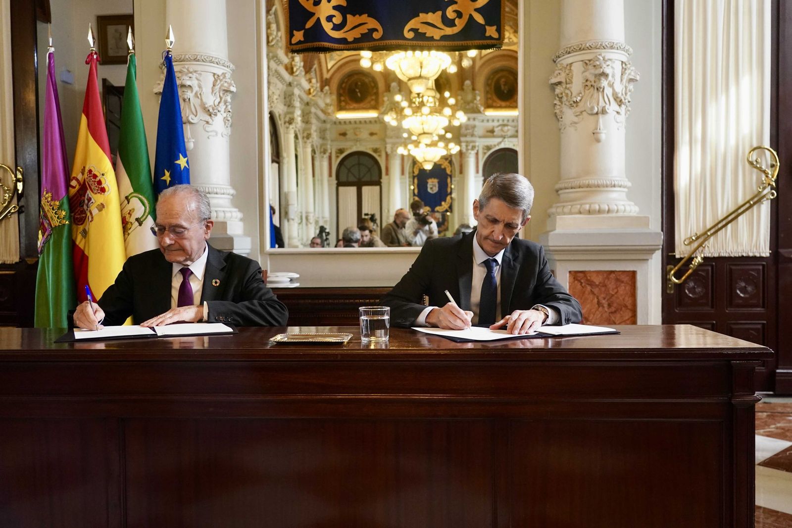 Firma del convenio de colaboración entre Fundación Unicaja y el Ayuntamiento de Málaga.