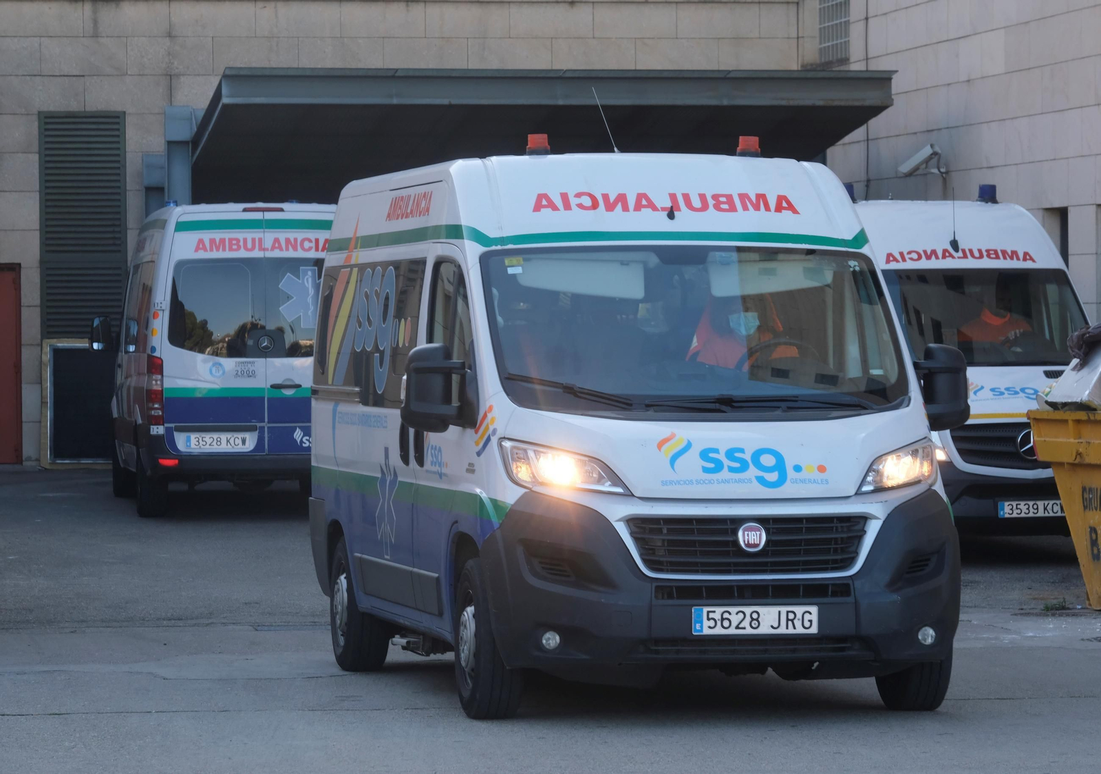 Ambulancia en el Hospital Reina Sofía.