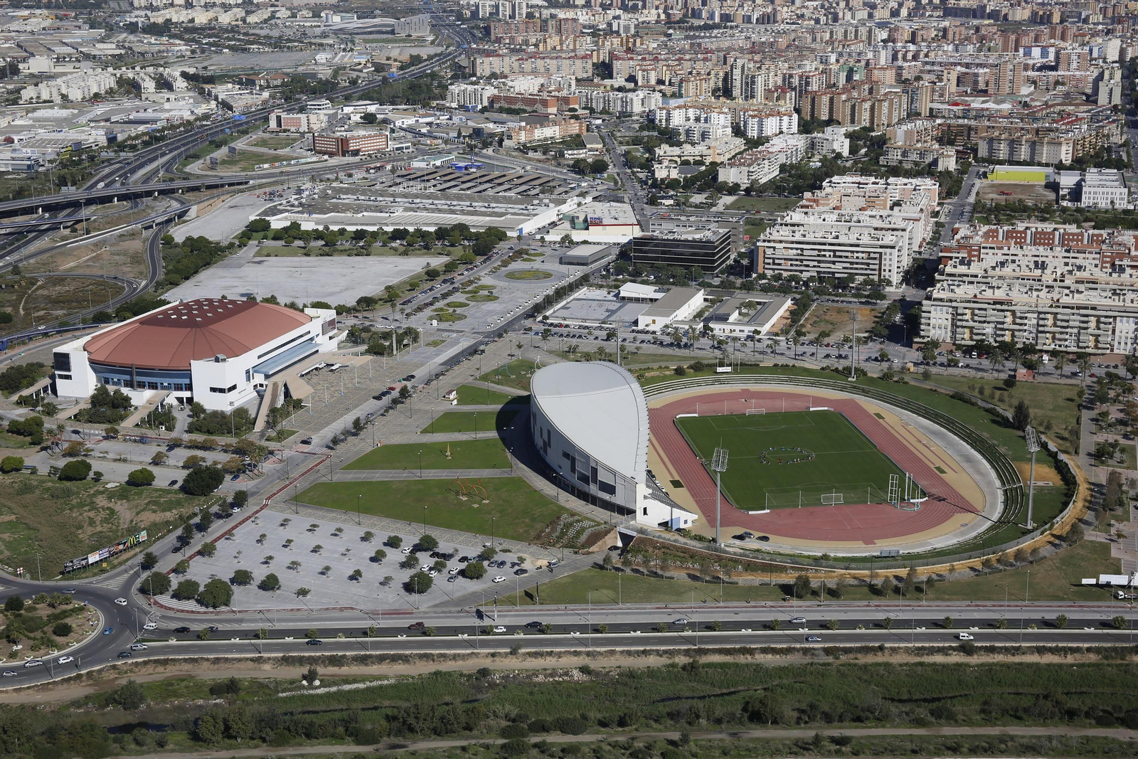 Vista aérea de la zona donde se edificará el nuevo supermercado. Vista aérea de la zona donde se edificará el nuevo supermercado.