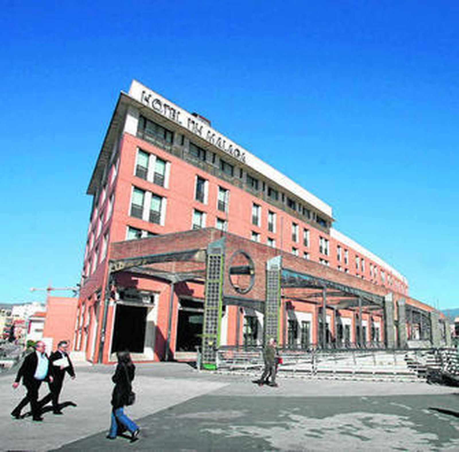 El hotel NH, situado junto al Guadalmedina.