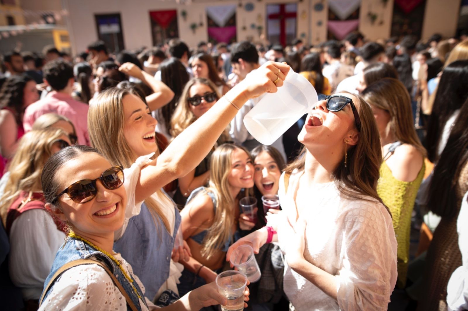 Los mejores momentos del primer día de Cruces en Granada en fotos