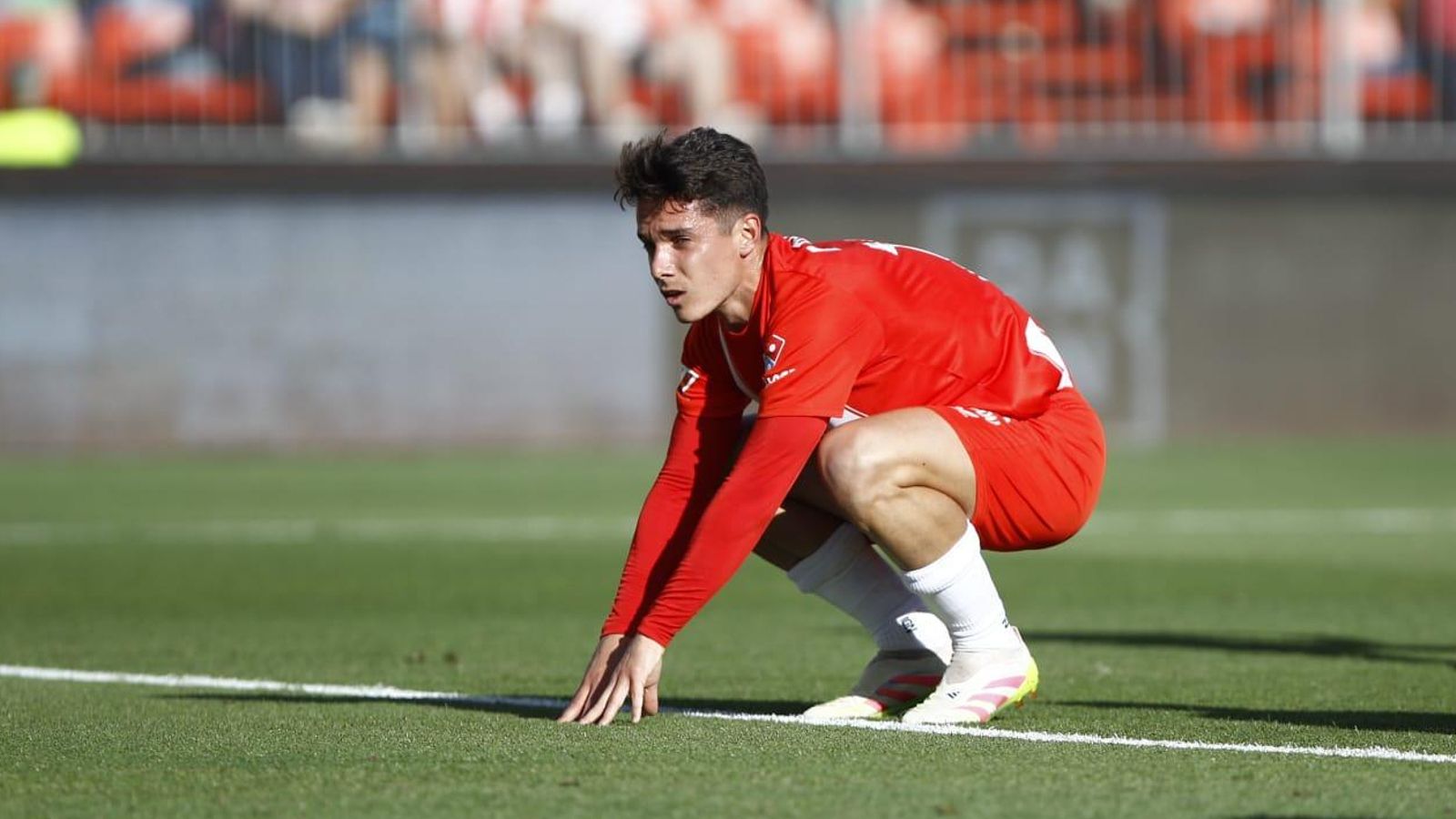 Arribas se lamenta de una de sus tres claras ocasiones falladas ante el Eldense