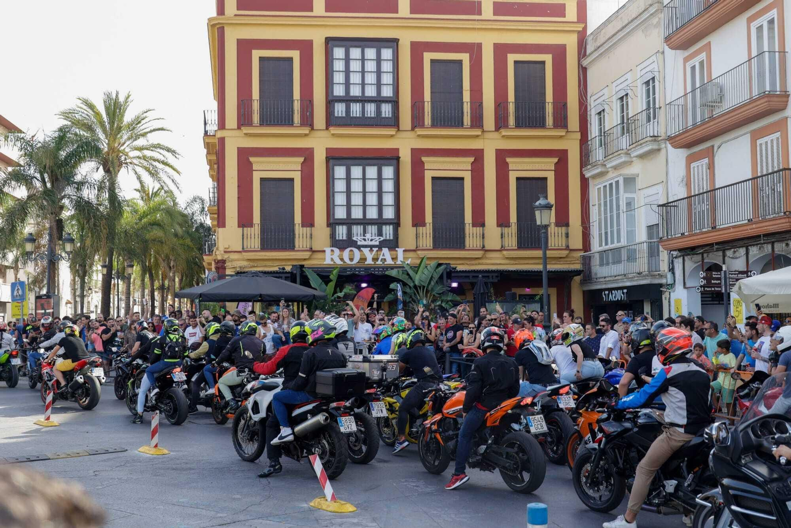 El viernes de motorada en El Puerto, en imágenes