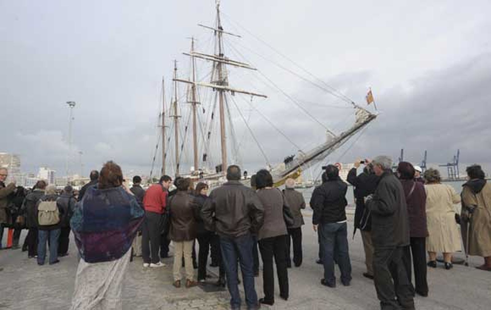 Autoridades civiles y militares dicen adiós al buque escuela que parte hacia Las Palmas en el inicio de su LXXXI crucero de instrucción

Foto: Joaquin Hernandez Kiki