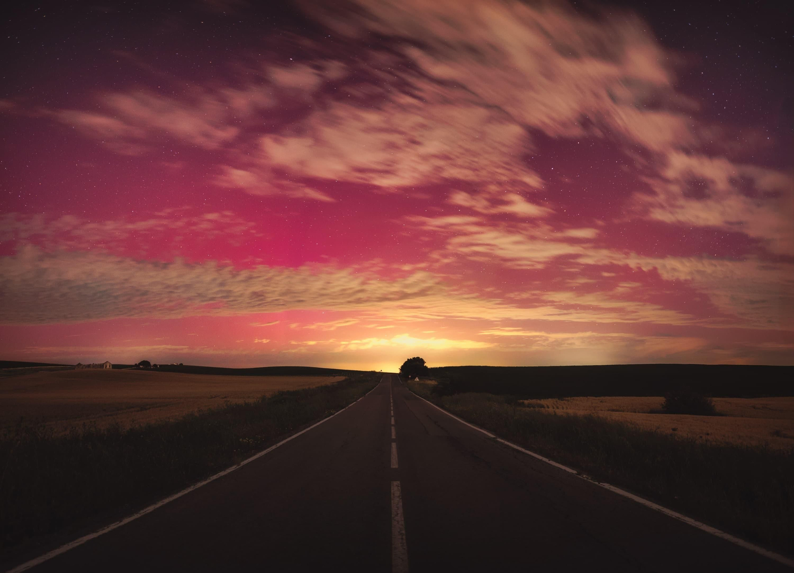 La aurora boreal, fotografiada en la Carretera de Morabita.