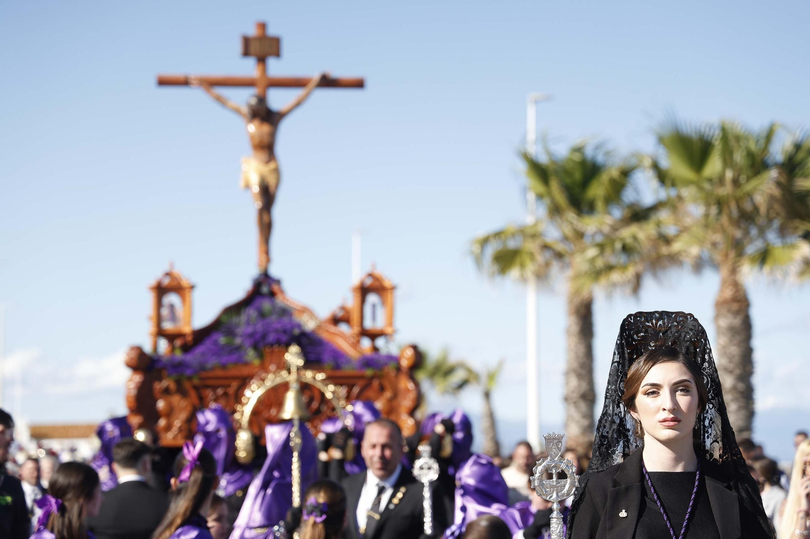 Fotos del Viernes Santo en La Línea: Cristo del Mar, Soledad y Santo Entierro, Cristo del Amor y Amargura