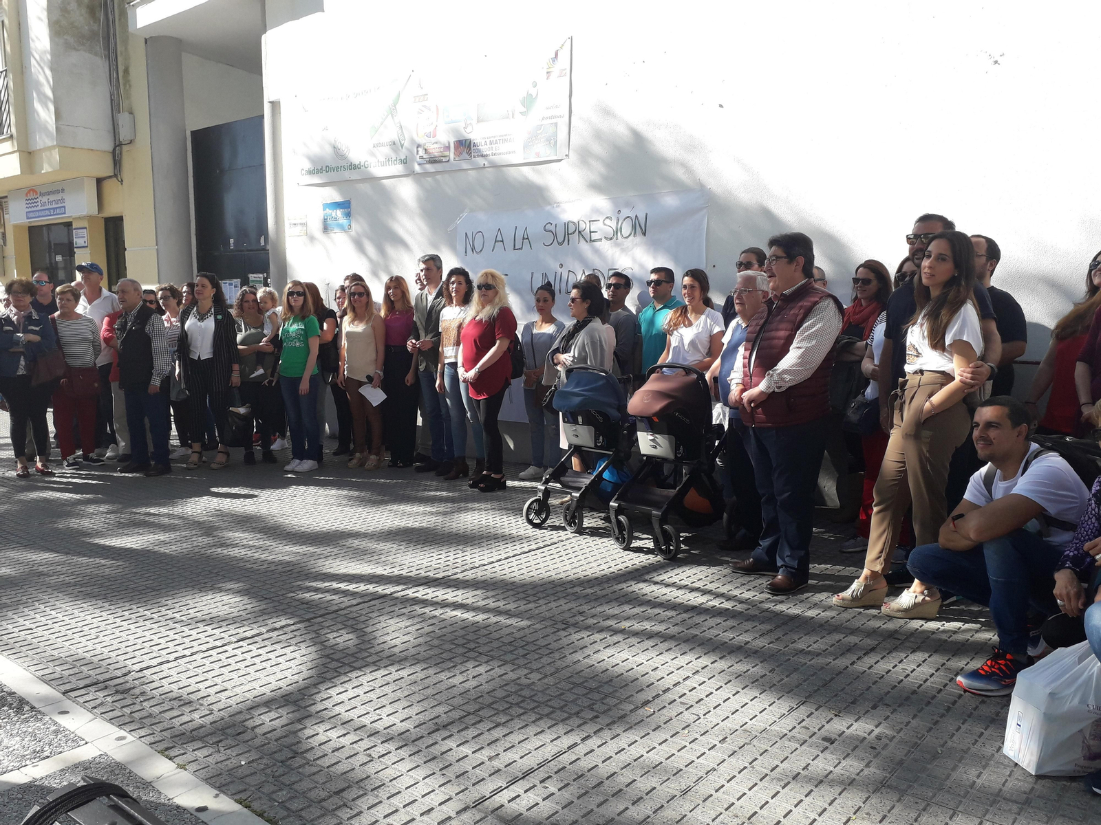 Padres del colegio público Almirante Laulhé protestan por el recorte de plazas