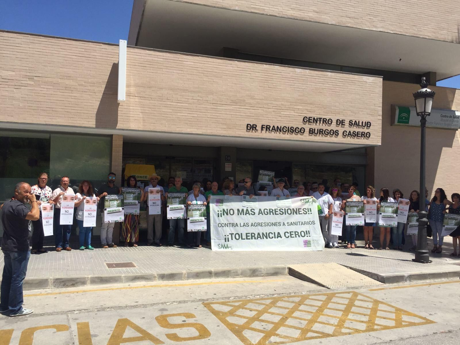 Concentración esta mañana en el centro de salud de Alhaurín el Grande