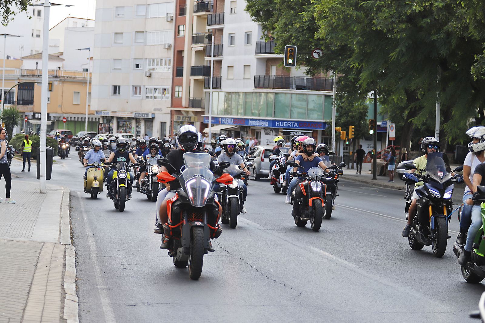 Las motos del club Descubridores toman las calles de Huelva