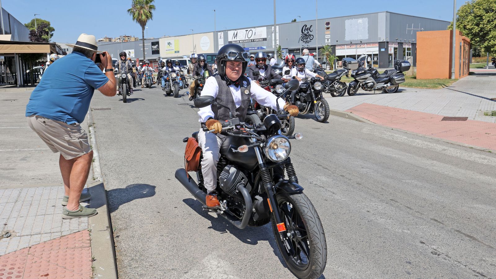 Búscate en el evento motero solidario "The Distinguished Gentleman´s Ride" en Jerez