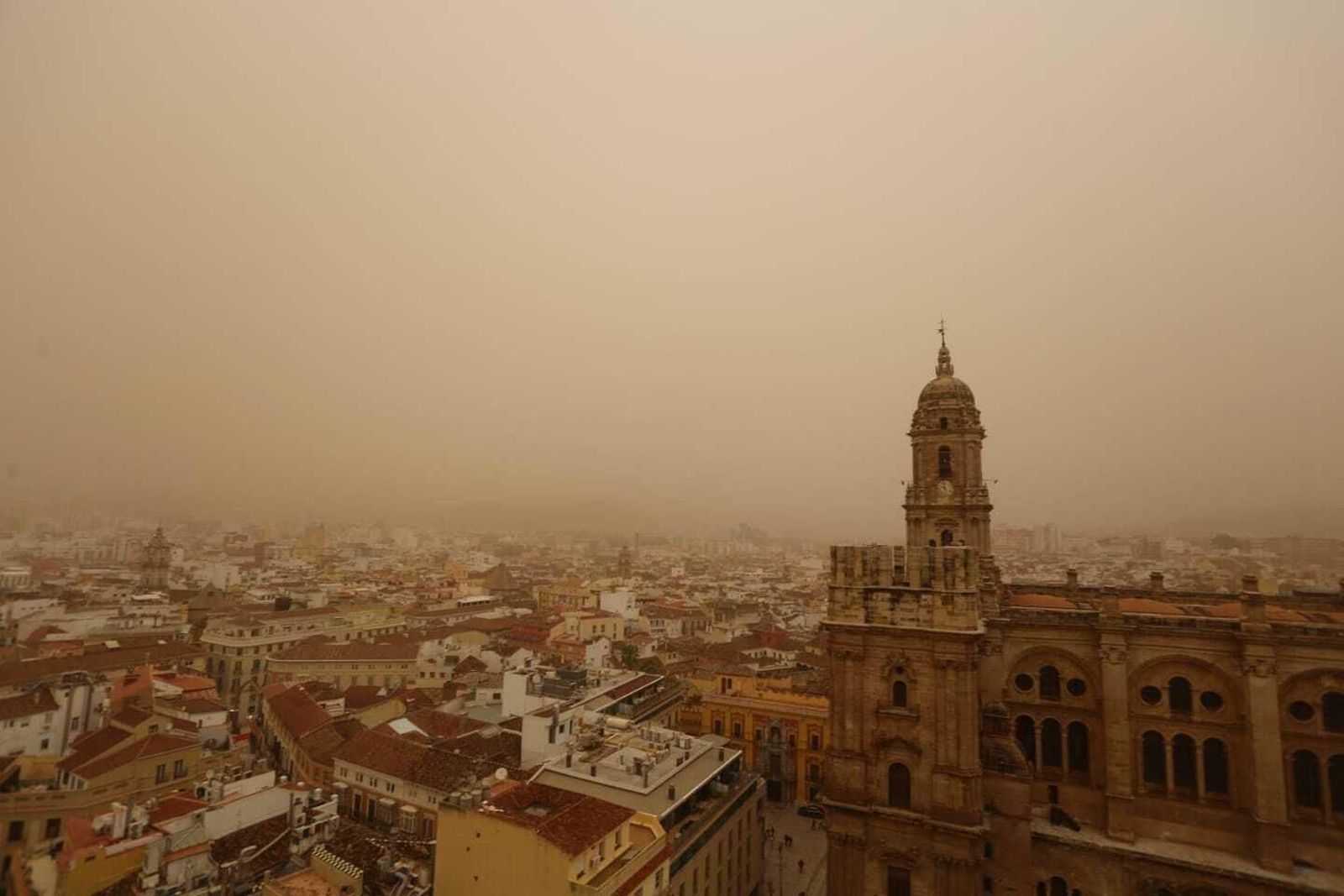 Las fotos de la calima en Málaga: vuelve la nube de polvo africano
