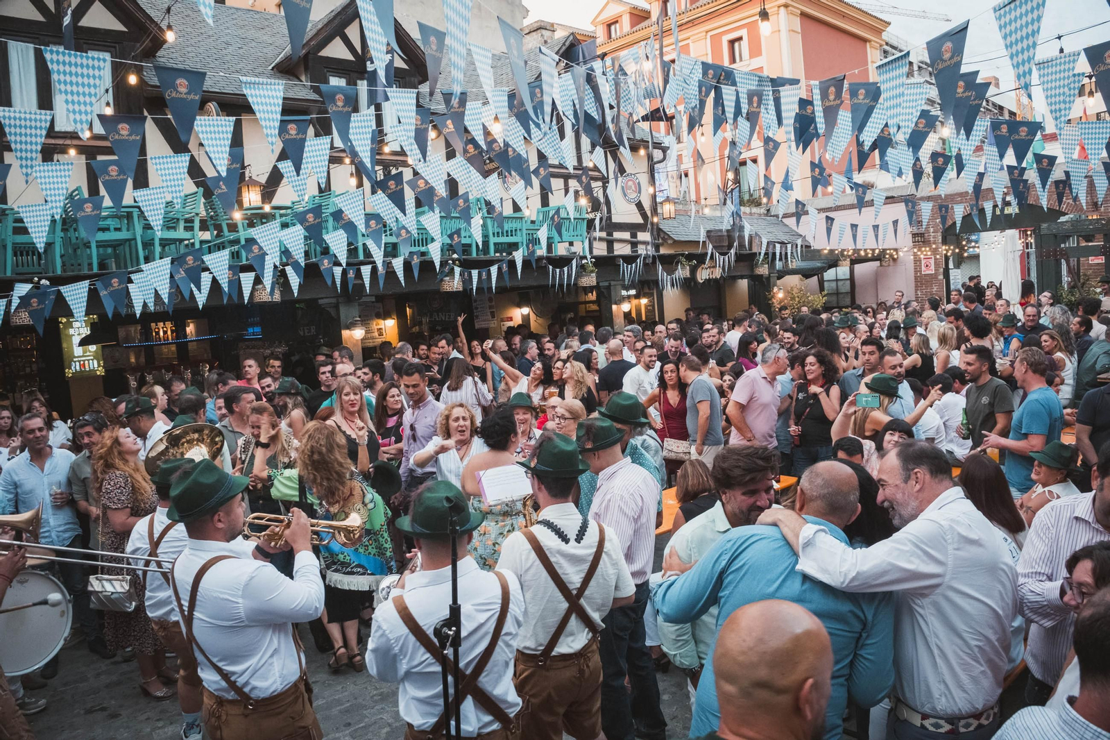 Plaza Canterbury continúa celebrando una nueva edición de su Oktoberfest