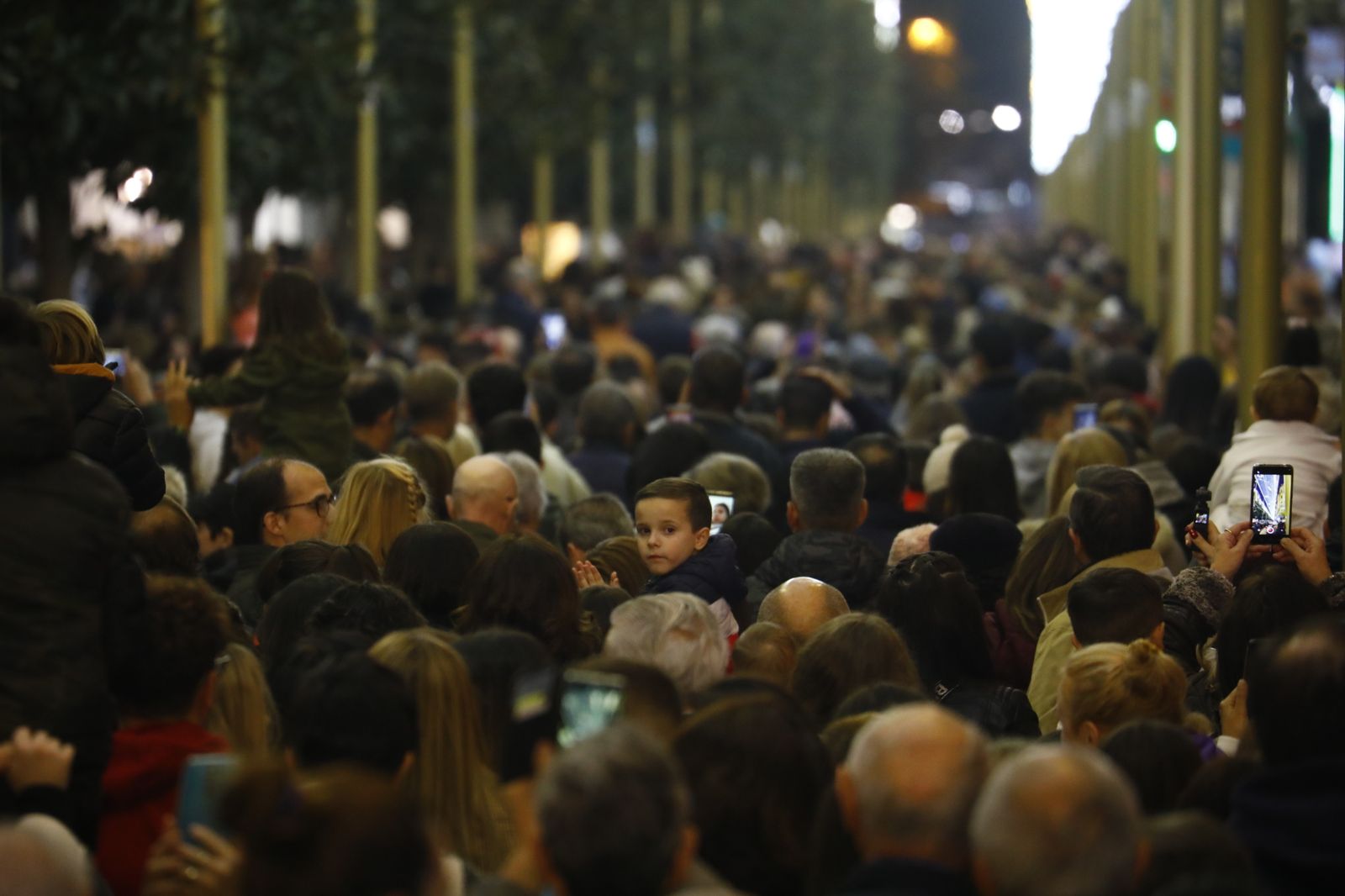 El encendido del espectáculo navideño de la calle Cruz Conde de Córdoba, en imágenes