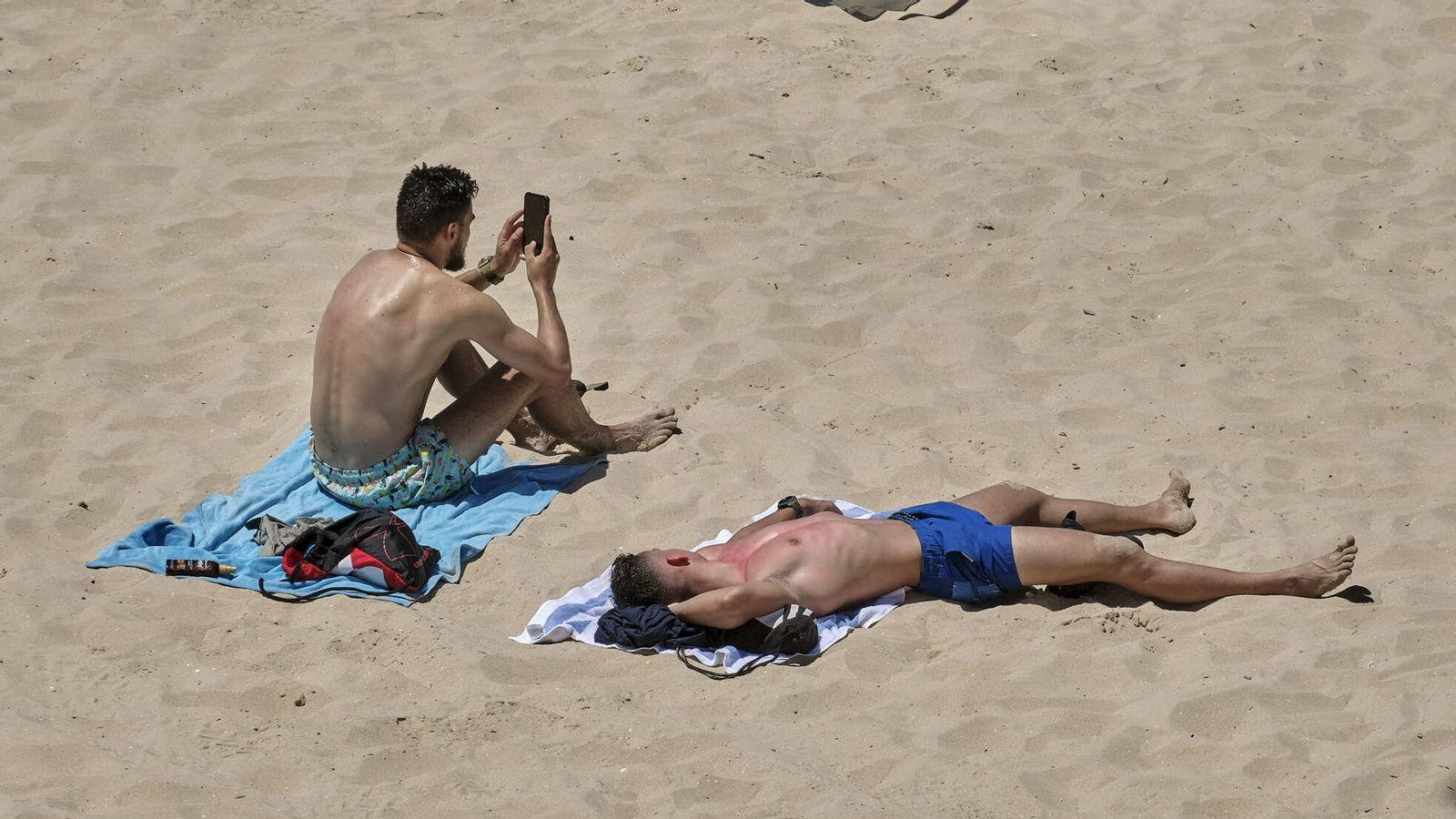 Tomar en exceso el sol produce una aceleración del proceso de envejecimiento de la piel.