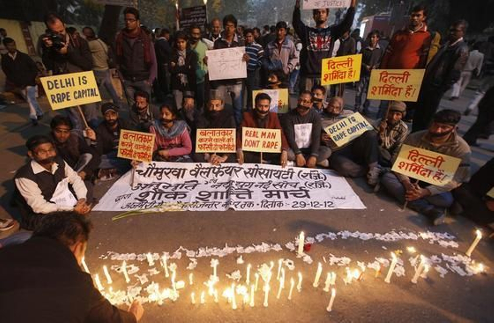 Dolor y rabia tras la muerte en India de una joven víctima de una violación