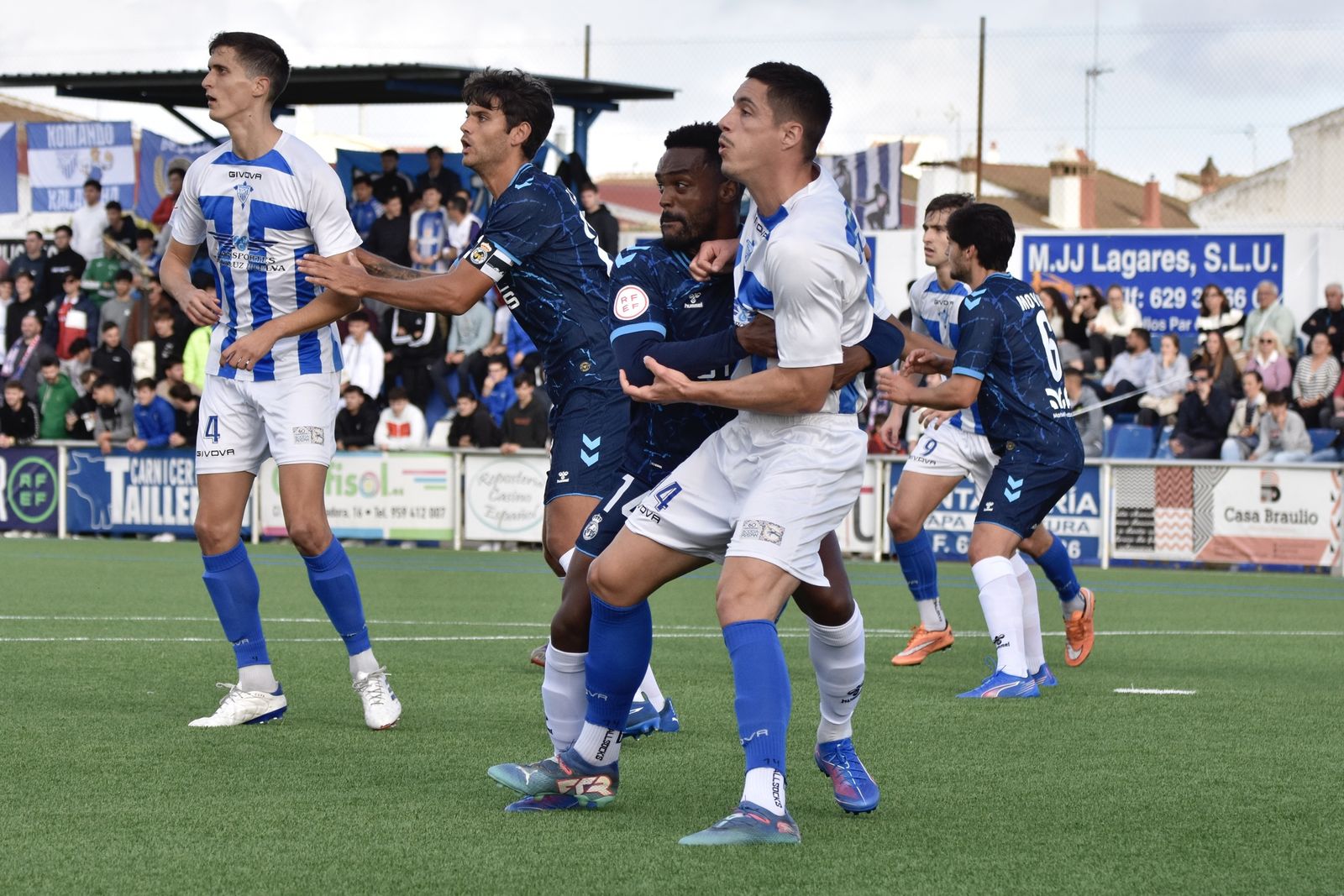 Las fotos del Bollullos CF - Real Balompédica Linense de Tercera Federación (0-0)