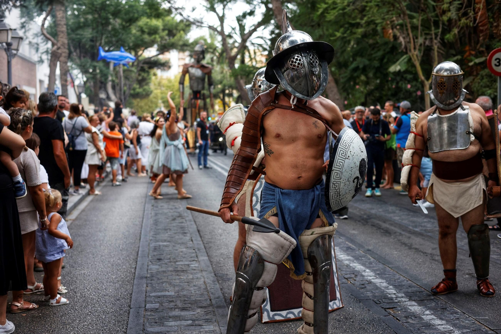 Las imágenes de Gades Romana 2025: la comitiva y el espectáculo inaugural en Cádiz