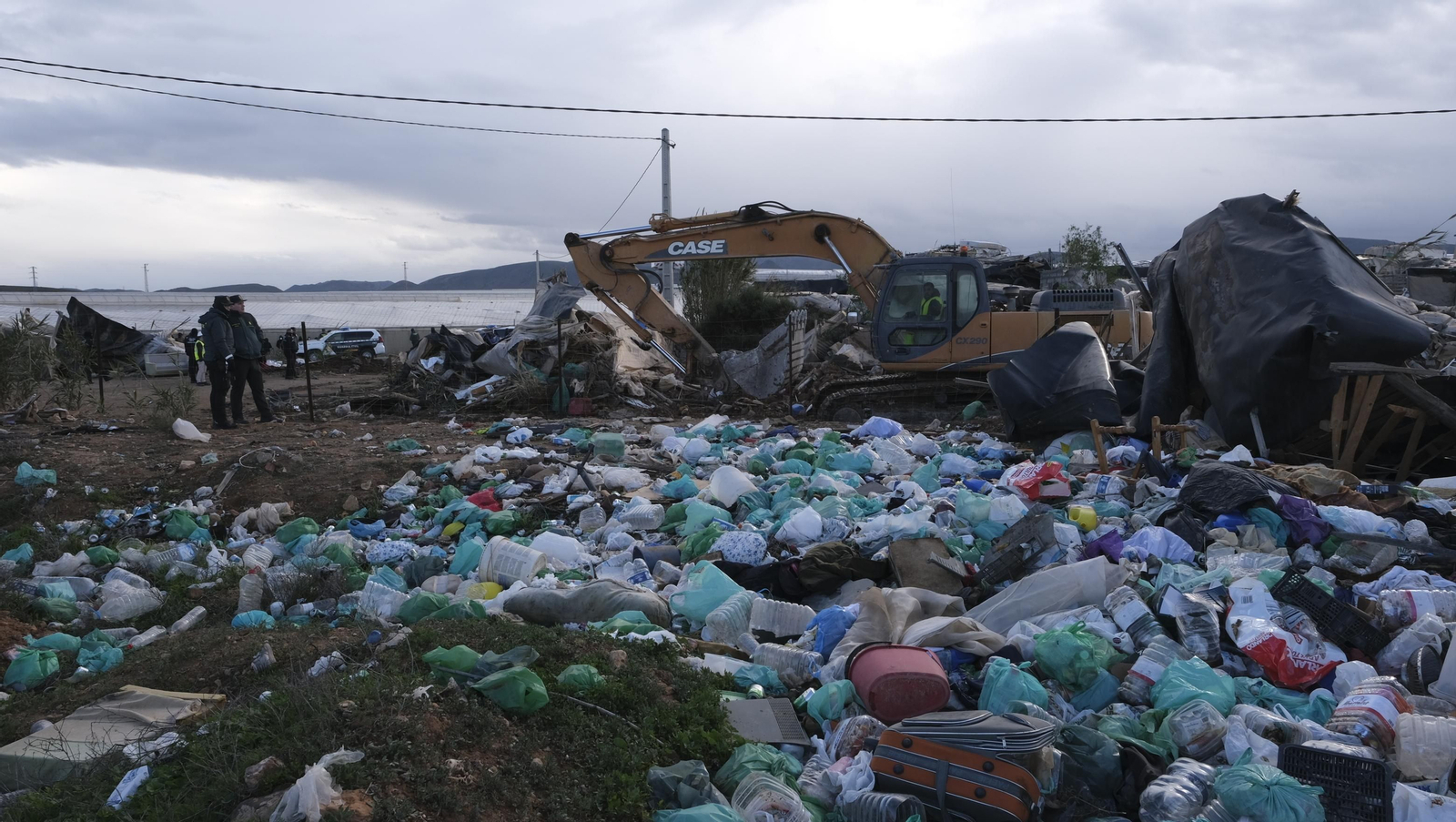 Imágenes del desalojo del asentamiento chabolista 'El Walili', en Níjar