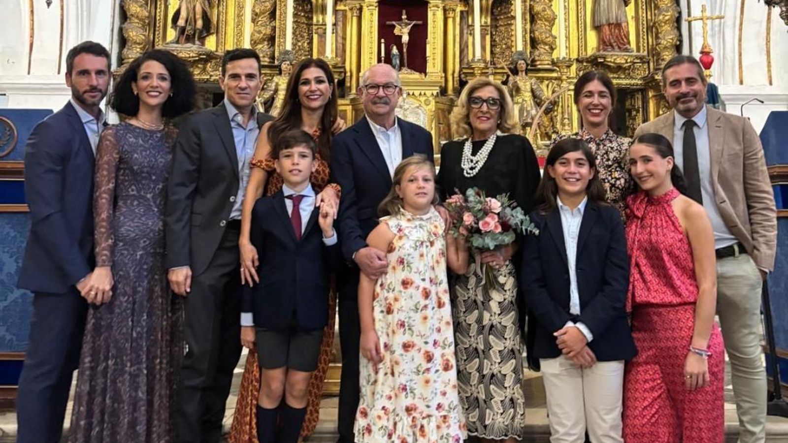 Andrea Macini, Mara Sacaluga, Felipe Martínez, Marta y Pepe Sacaluga, Maripe Cornejo, Ana Sacaluga y Alberto Sanz con los jóvenes de la familia.