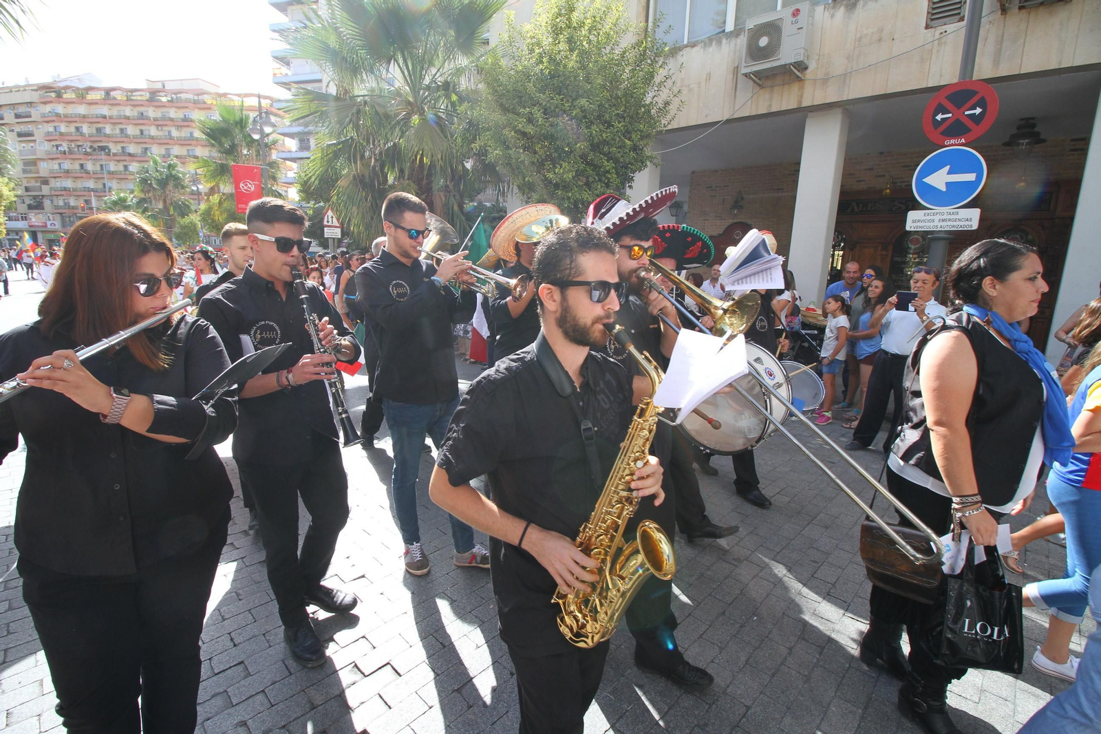Imágenes del desfile Iberoamericano de bailes.