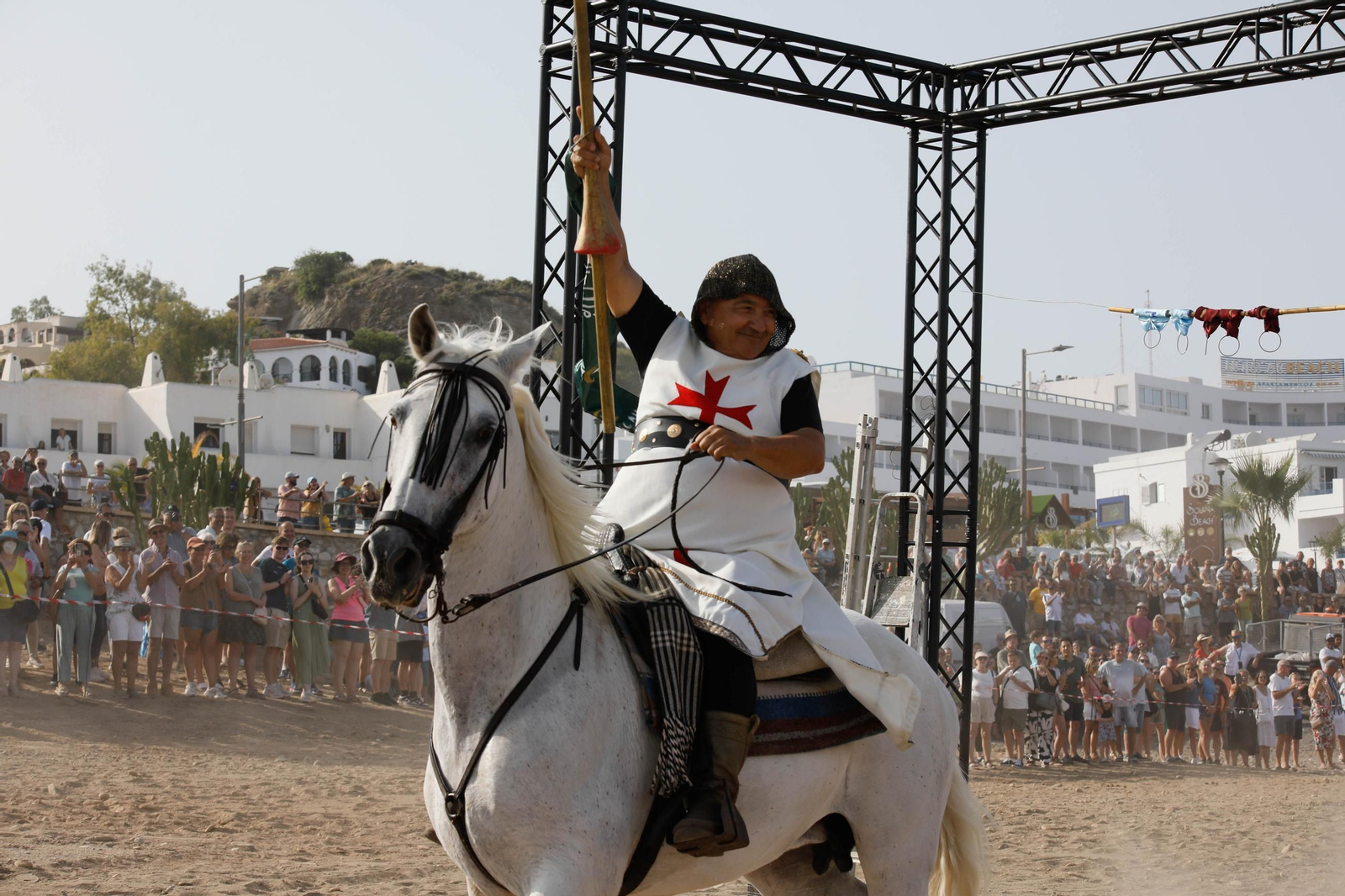 La carrera de cintas y la exhibición de caballos de los Moros y Cristianos de Mojácar, en imágenes