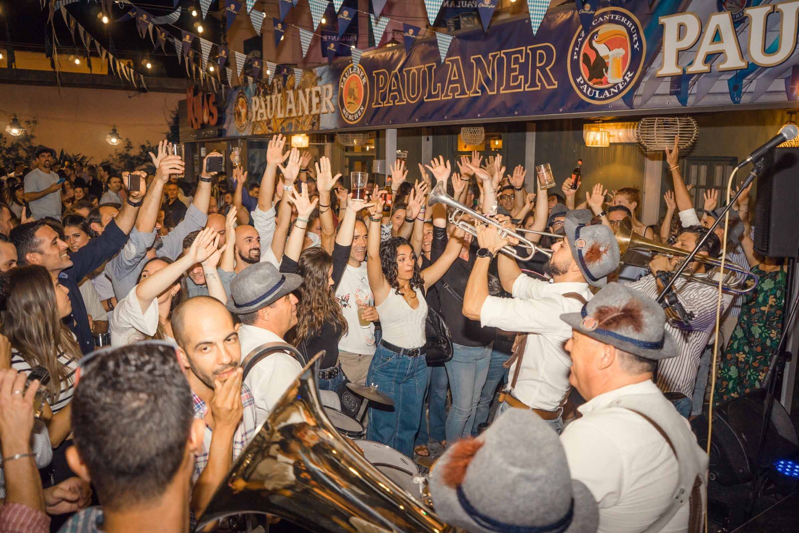 Búscate en el OktoberFest de Plaza Canterbury del sábado 8