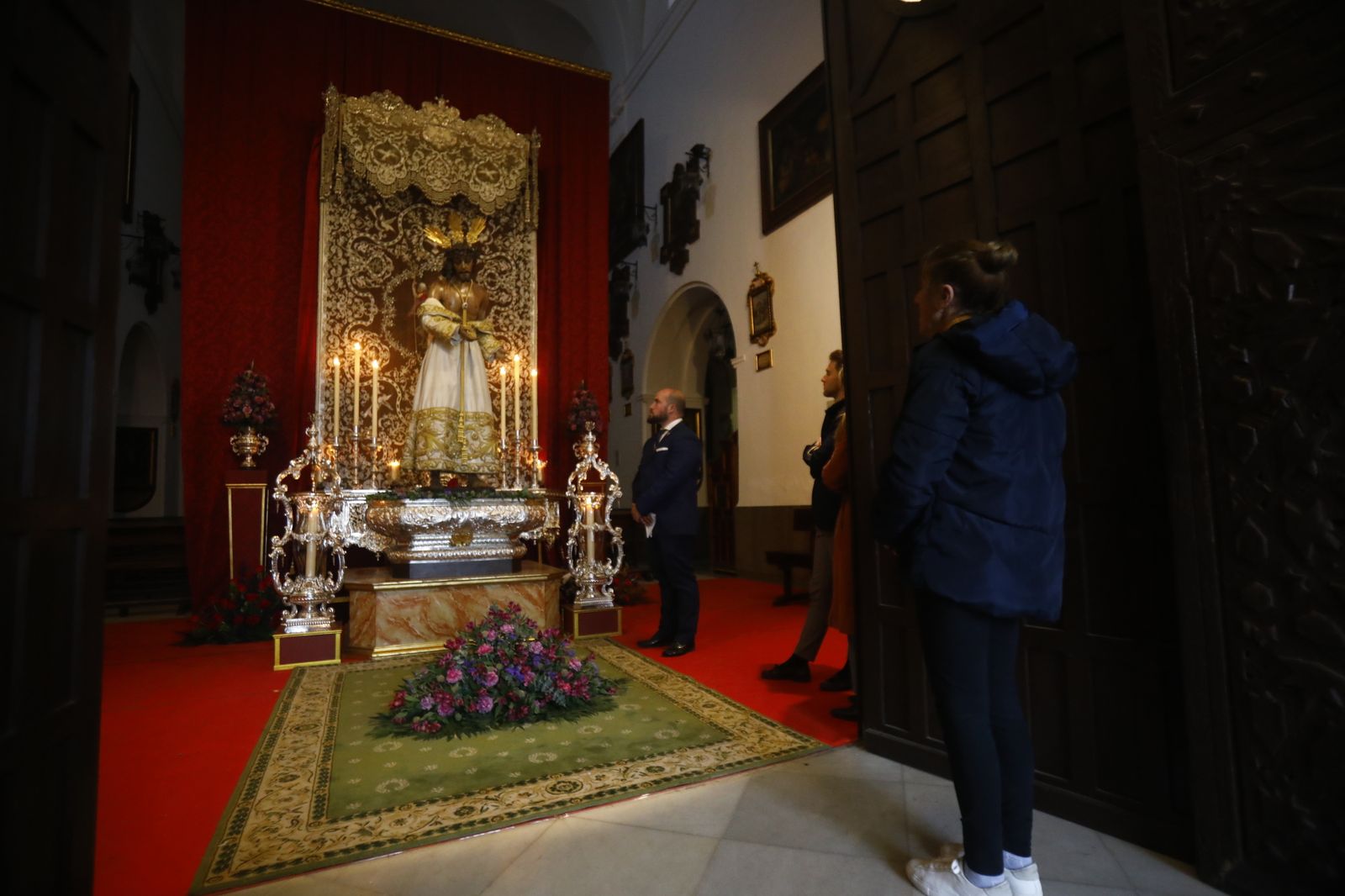 El besapiés el Señor de la Humildad y Paciencia de Córdoba, en imágenes