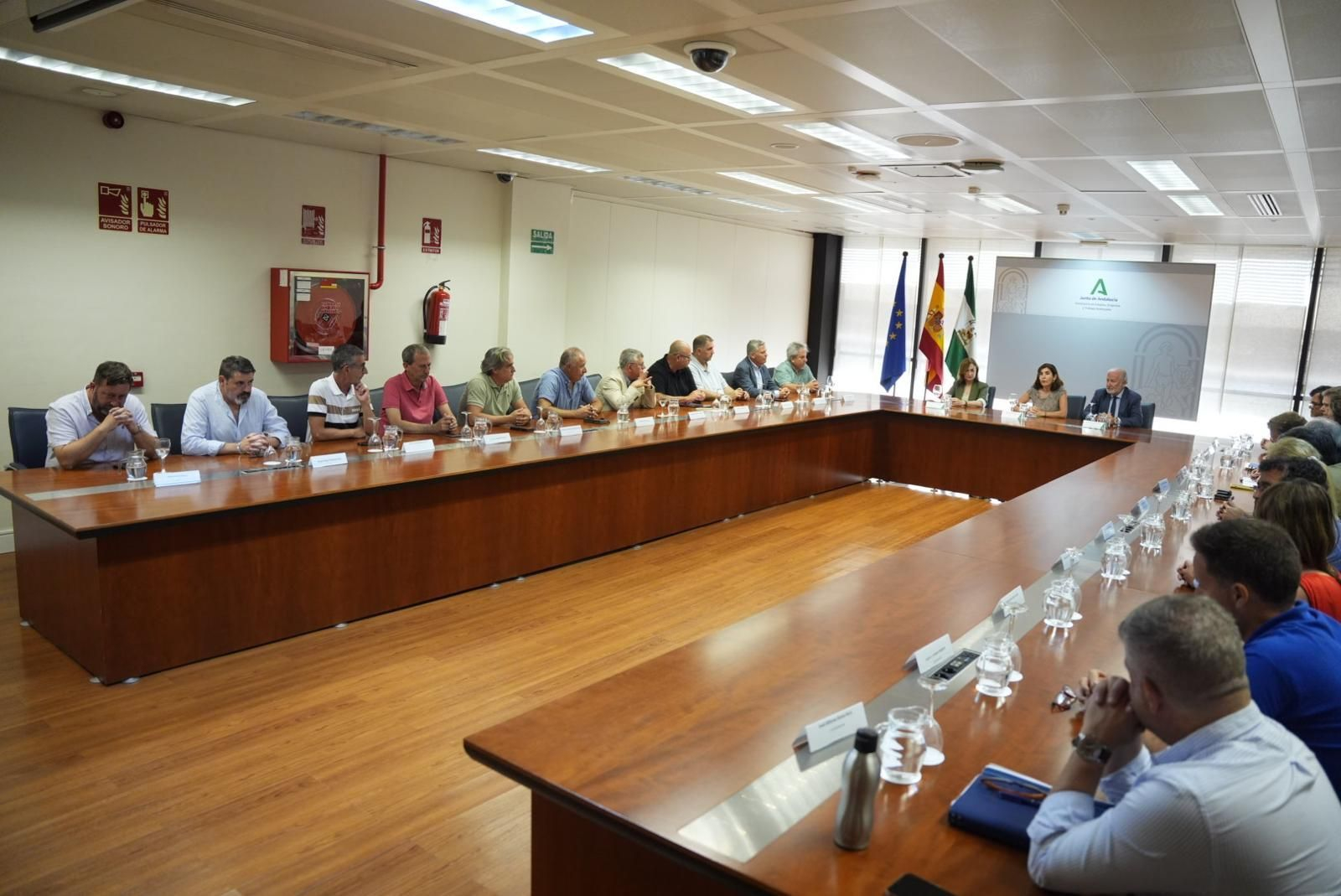 Imagen de la firma del convenio de Acerinox Europa, este lunes, en la Consejería de Empleo