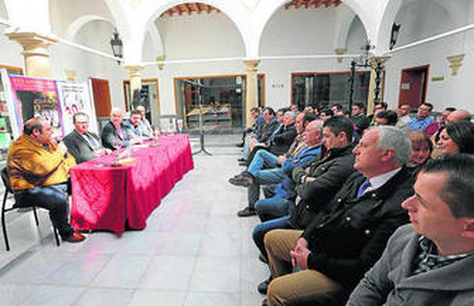 Las cuadrillas de hermanos costaleros como objeto de debate