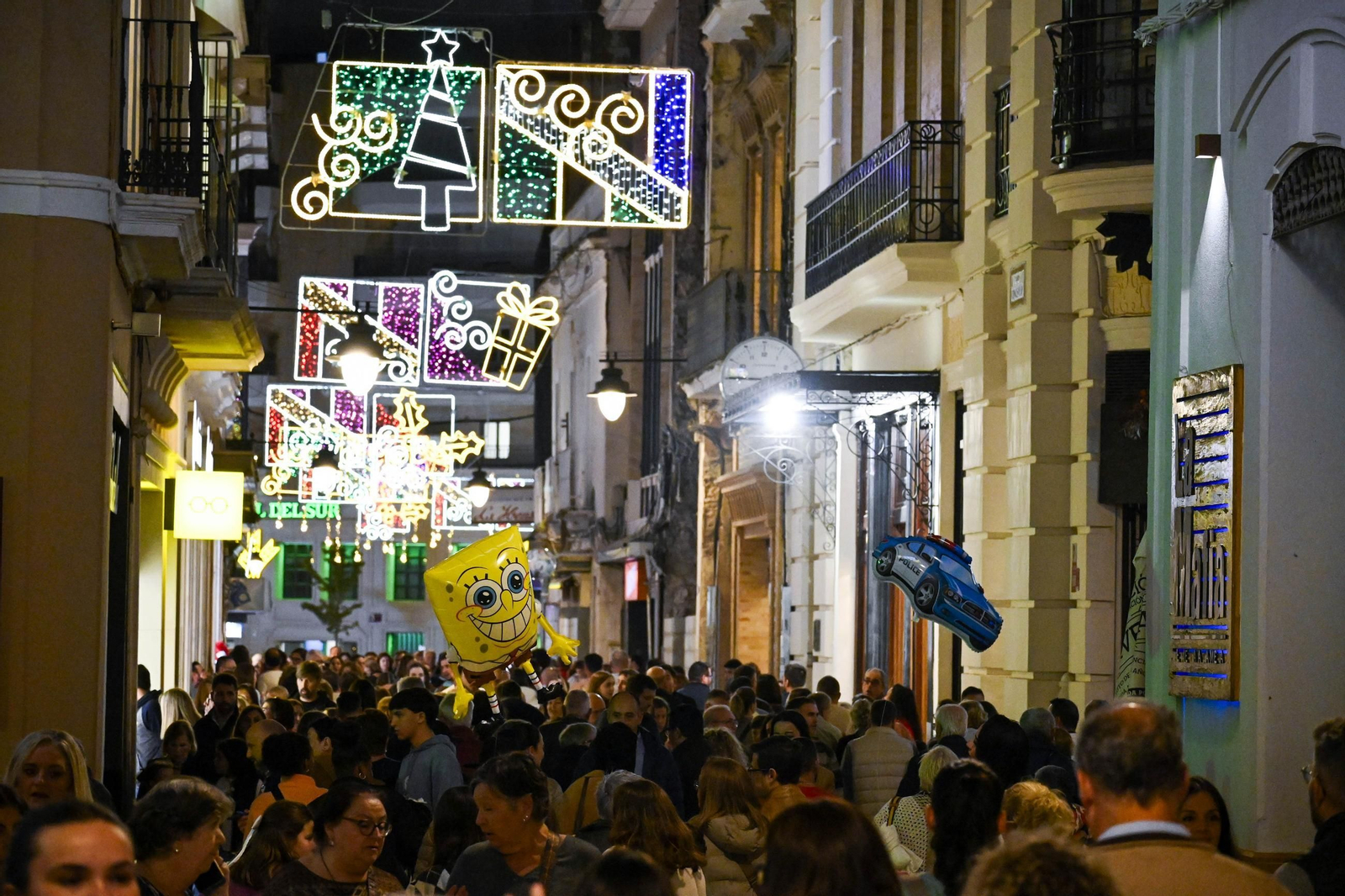 Imágenes de la nevada y alumbrado navideño en Huelva