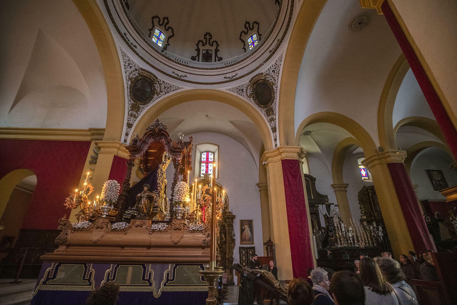 Servitas, imágenes en el interior de la Iglesia Mayor