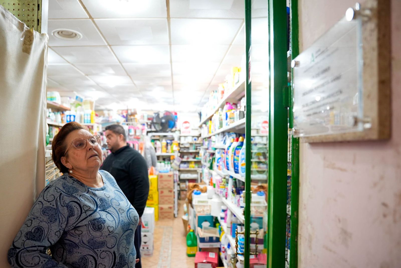 Un negocio familiar de Almería con más de medio siglo de historia es reconocido en el Día del Comercio