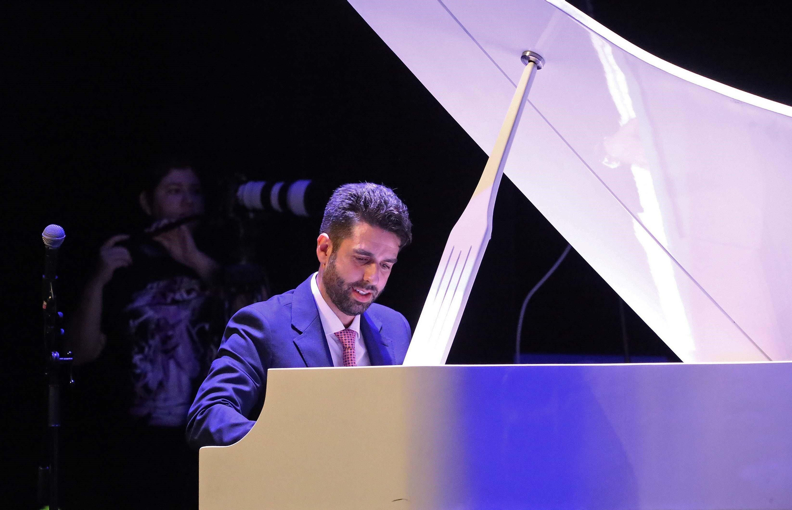 Diego Valdivia, profeta en su tierra, durante su último concierto en Algeciras, el pasado mes de octubre. Diego Valdivia, profeta en su tierra, durante su último concierto en Algeciras, el pasado mes de octubre.