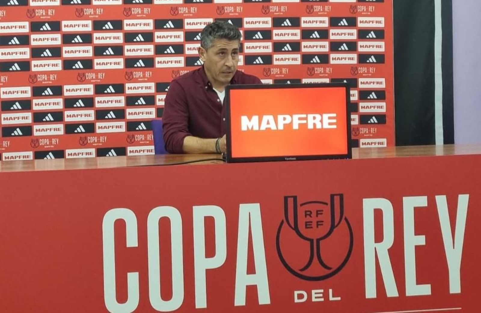Roberto Peragón, en la rueda de prensa tras la eliminación copera ante el Cádiz CF. Roberto Peragón, en la rueda de prensa tras la eliminación copera ante el Cádiz CF.