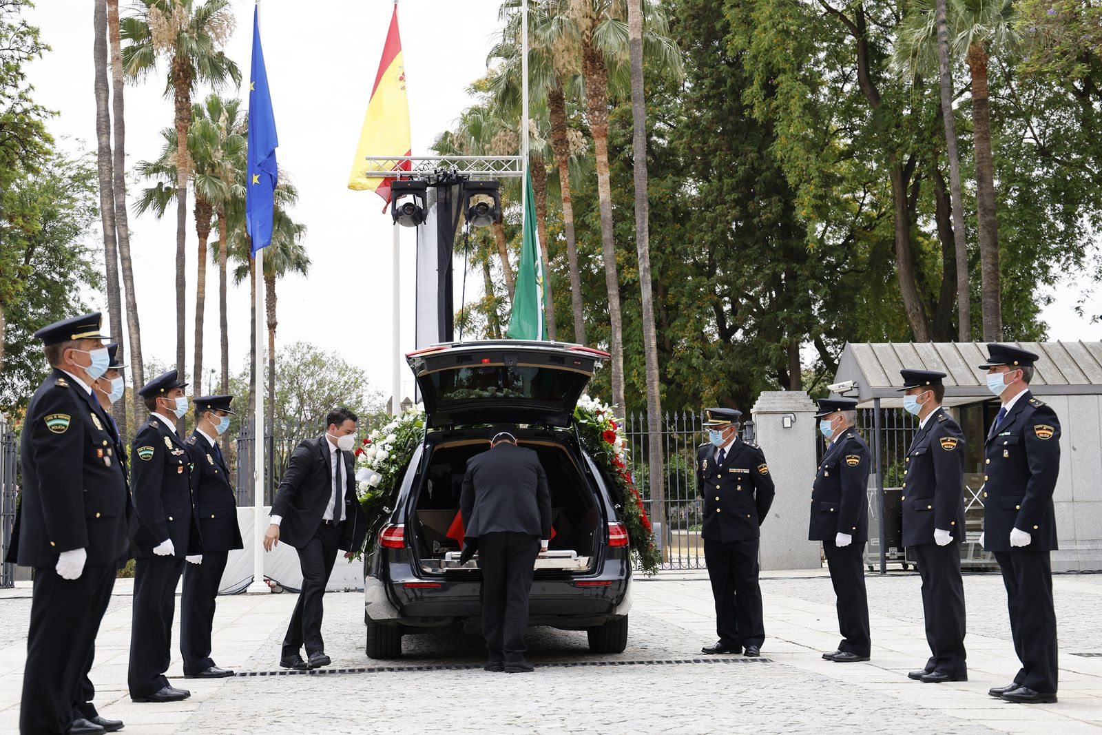 Las imágenes de la capilla ardiente de Manuel Clavero en el Parlamento de Andalucía
